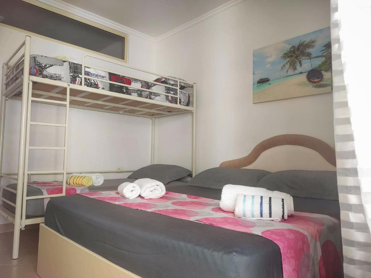 Coastal Retreat - Beach Apartment Vlore Luaran gambar