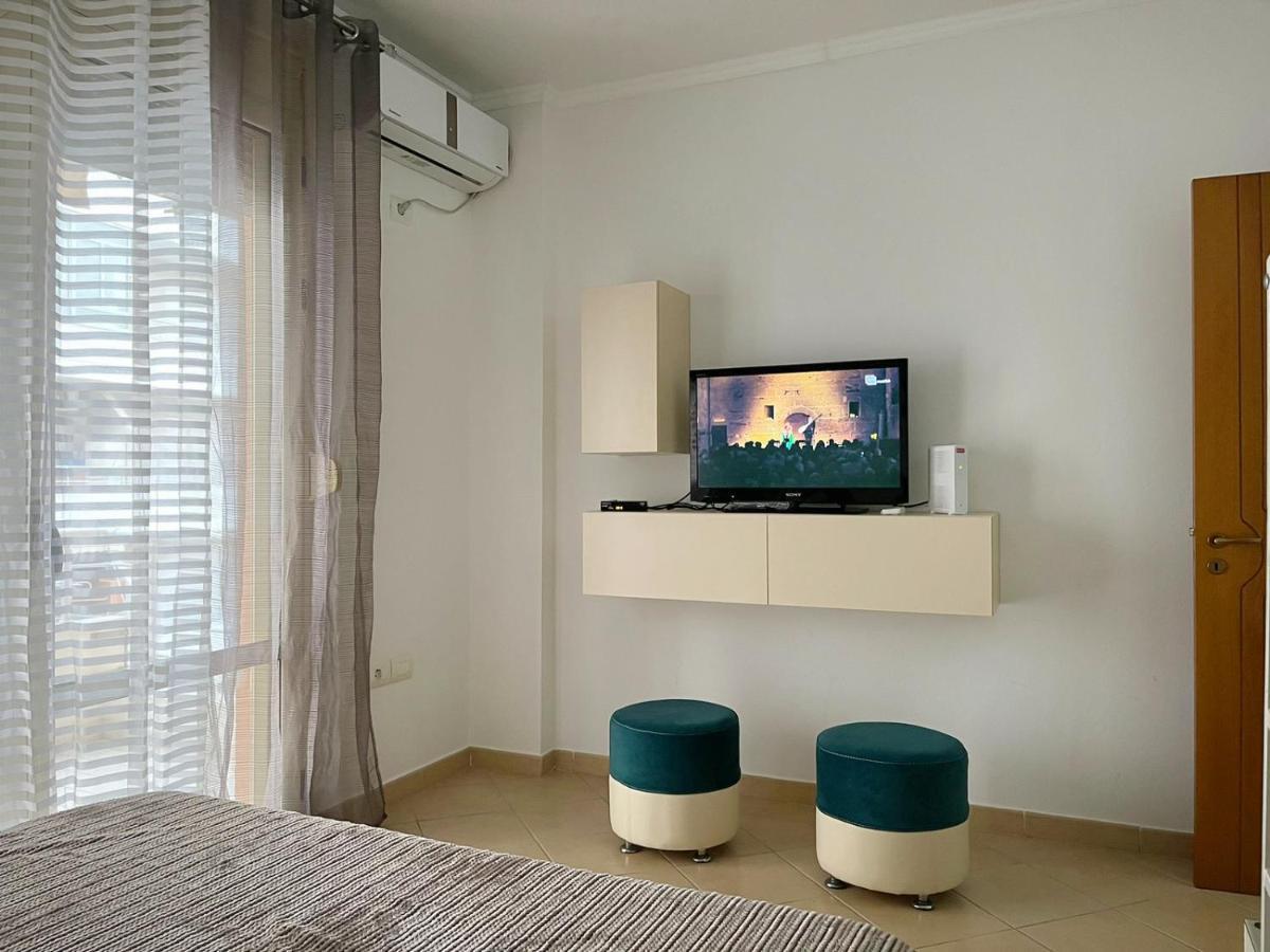 Coastal Retreat - Beach Apartment Vlore Luaran gambar