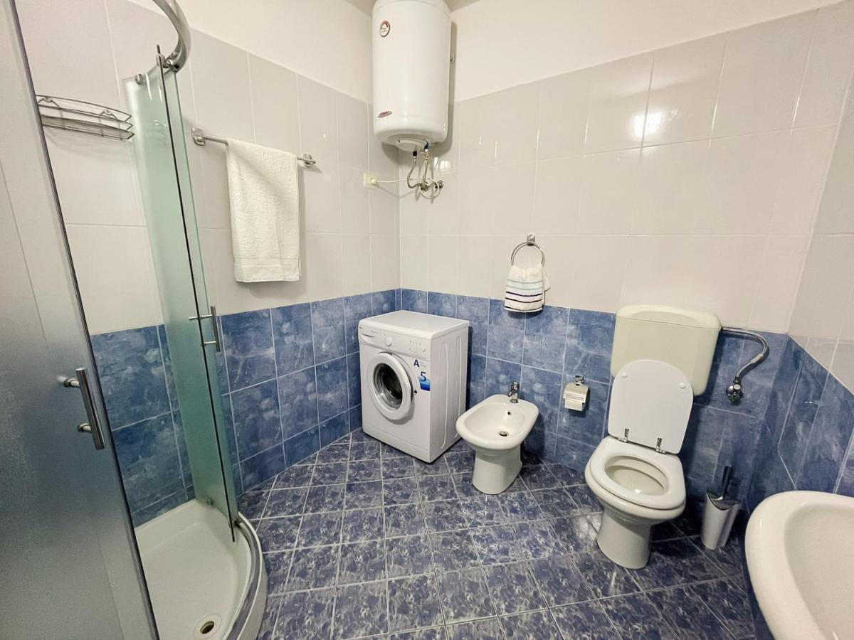 Coastal Retreat - Beach Apartment Vlore Luaran gambar