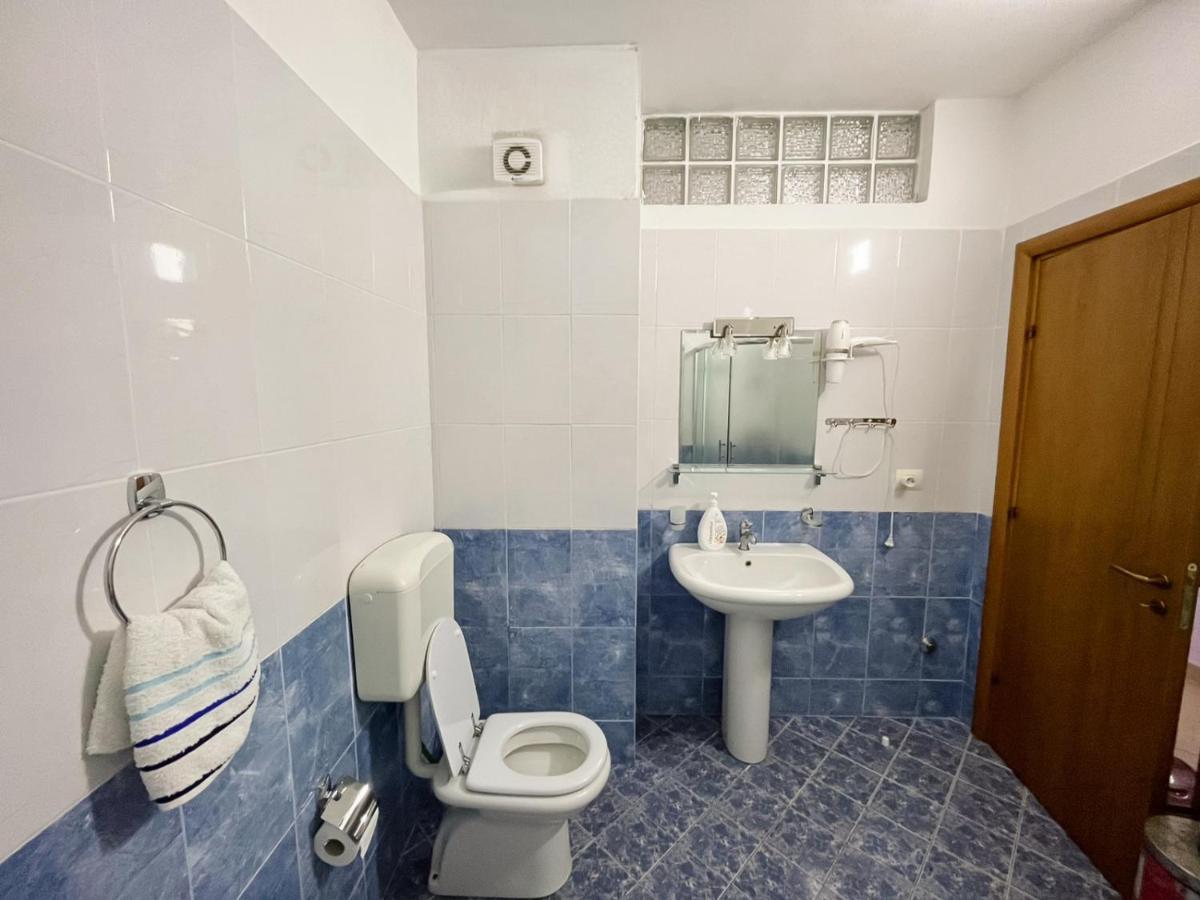 Coastal Retreat - Beach Apartment Vlore Luaran gambar
